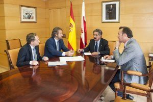 Reunion de representantes de ACEFAM con el presidente Miguel Angel Revilla