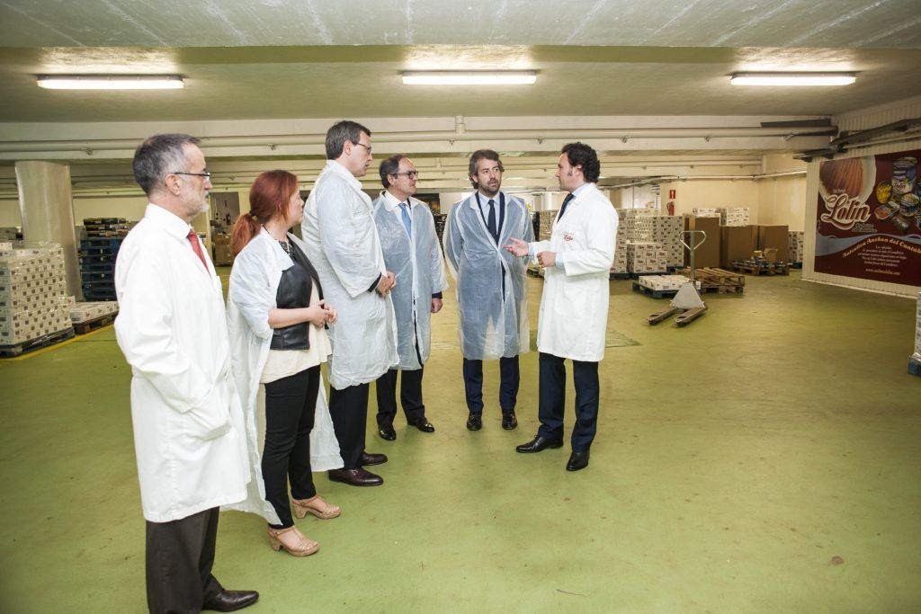 Visita ACEFAM y DELOITTE en la empresa conservas Lolin de Castro Urdiales