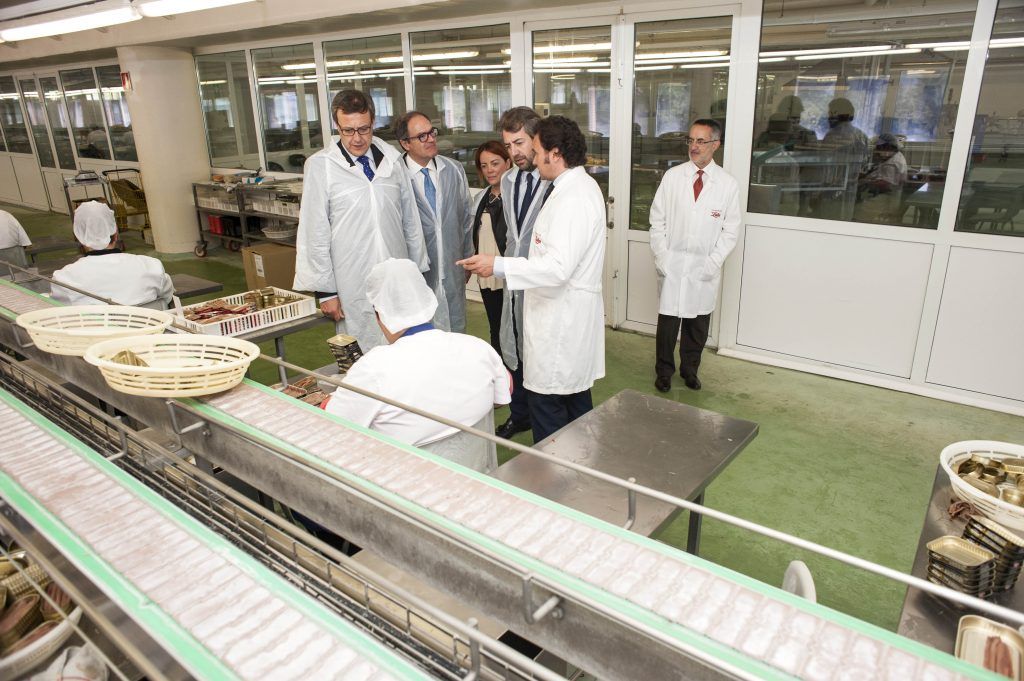 Visita ACEFAM y DELOITTE en la empresa conservas Lolin de Castro Urdiales